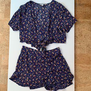AE Crop top and shorts floral set
